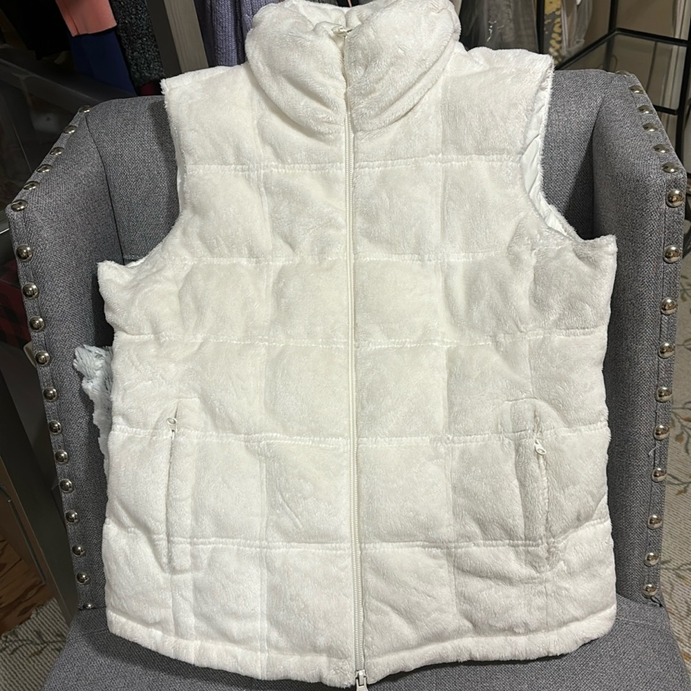 Athleta Quilted‎ Faux Fur Puffer Vest.Light!Pit to pit 20”.Size tag is missing.